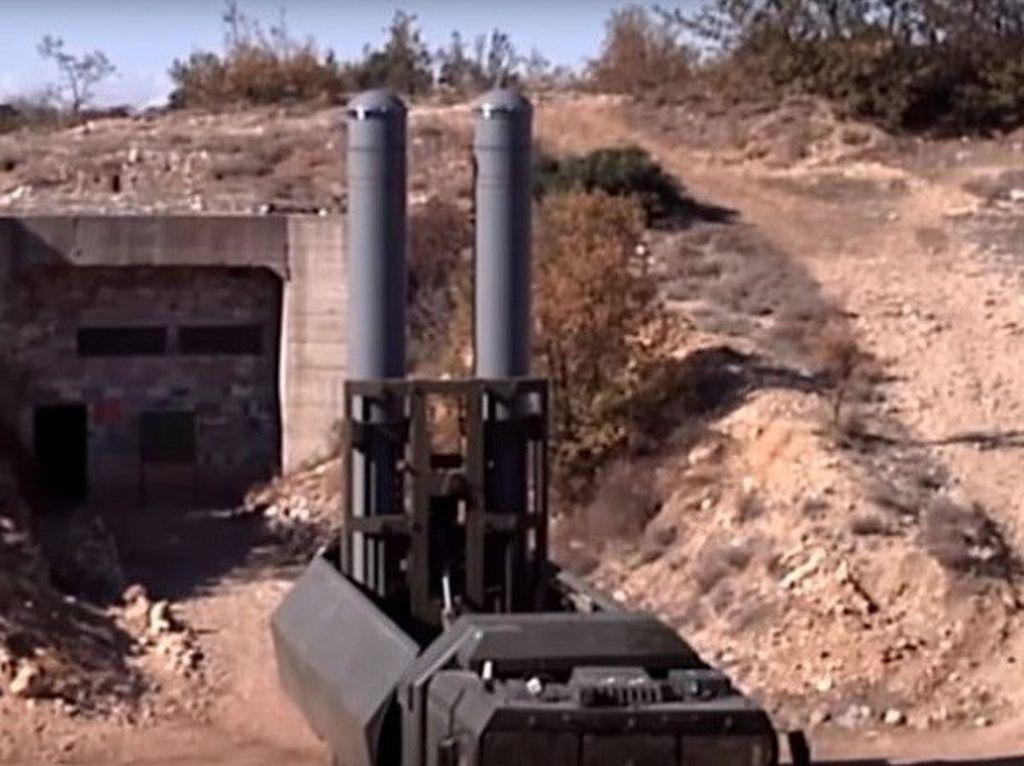 "Bán đảo Crimea được xem như tàu sân bay không thể chìm do trên thực tế có nhiều tổ hợp phòng không S-400 đi kèm hệ thống tên lửa phòng thủ bờ biển Bastion-P bố trí tại đây tạo ra lá chắn thép tin cậy", Sohu nhấn mạnh.