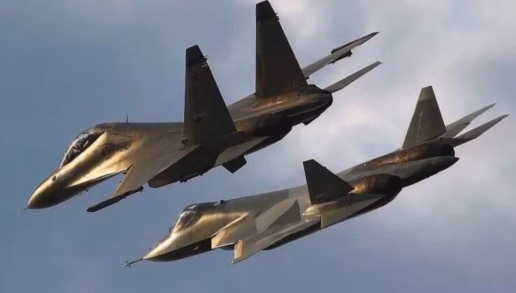 Báo chí Nga cho biết, hiện tại công việc sửa chữa và hiện đại hóa tàu sân bay duy nhất của hải quân nước này mang tên Đô đốc Kuznetsov vẫn diễn ra khẩn trương để con tàu sớm quay lại thành phần tác chiến của hạm đội.