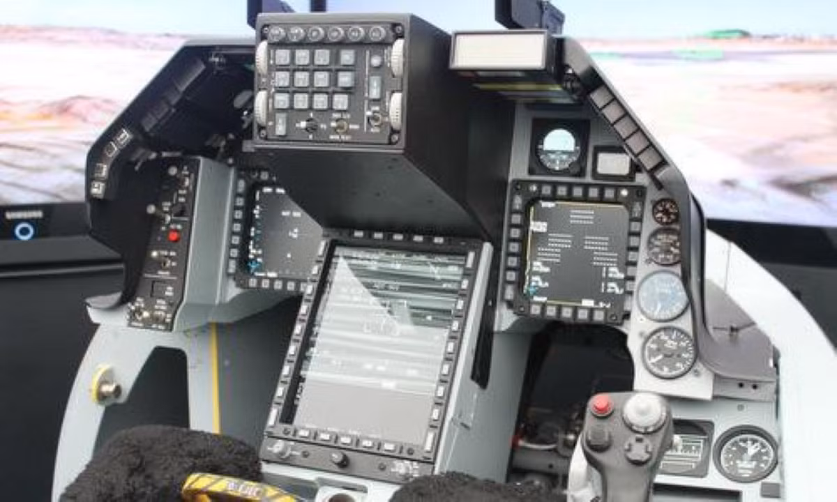 Ngoài ra, radar chủ động cũng có thể vẽ ra các bản đồ khẩu độ tổng hợp với độ phân giải cao và tầm quan sát trải rộng hơn 300 km đối với các mục tiêu trên mặt đất.