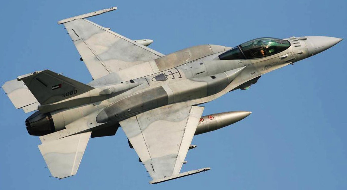 Mặt khác việc tiếp cận chiến đấu cơ F-16V khó hơn so với Su-35; với Mỹ, họ chỉ bán chiến đấu cơ này cho đồng minh và khi bán sẽ kèm điều khoản chính trị mà không phải quốc gia nào cũng chấp nhận, trong khi chỉ cần có tiền là Nga sẽ bán máy bay của mình cho bất cứ nước nào.
