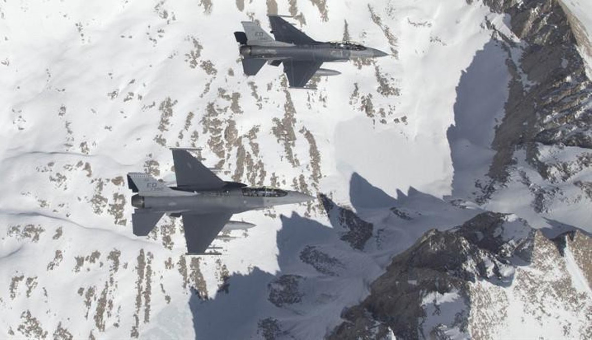 Tuy vậy Mỹ quyết định mang chúng xuống các dòng chiến đấu cơ thế hệ thứ 4,5 cho thấy khả năng các chiến đấu cơ thế hệ thứ 4,5 sẽ vẫn tiếp tục song hành cùng chiến đấu cơ thế hệ thứ 5 thêm một thời gian dài nữa.