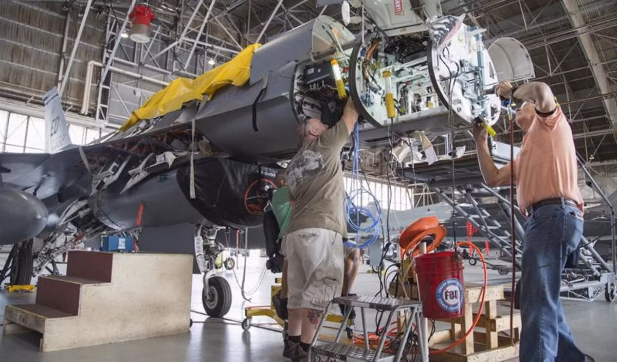 Tập đoàn Lockheed Martin đã quyết định phát triển và trang bị hệ thống radar tạo chùm nhanh (SABR) quét mảng pha điện tử chủ động (AESA) APG-83 tân tiến của tập đoàn Northrop Grumman cho các chiến đấu cơ F-16V.