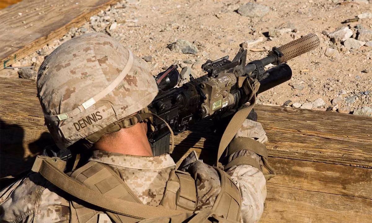 Thủy quân lục chiến Mỹ vừa thông báo bắt đầu cấp phát hàng chục nghìn ống giảm thanh cho các đơn vị bộ binh, trinh sát và biệt kích. Các ống giảm thanh này tương thích với súng carbine M4 và M4A1, súng trường M27 và súng bắn tỉa M38.