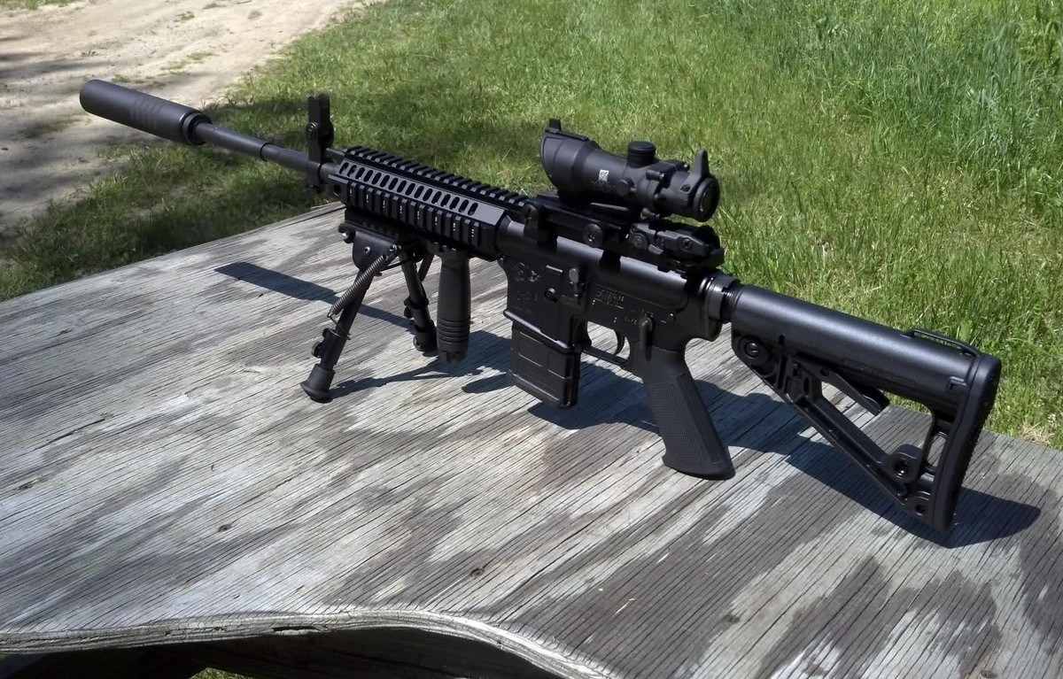 Theo cách tính của thang decibel, súng được lắp giảm thanh phát ra tiếng ồn nhỏ hơn 1.000 lần so với vũ khí không được lắp.