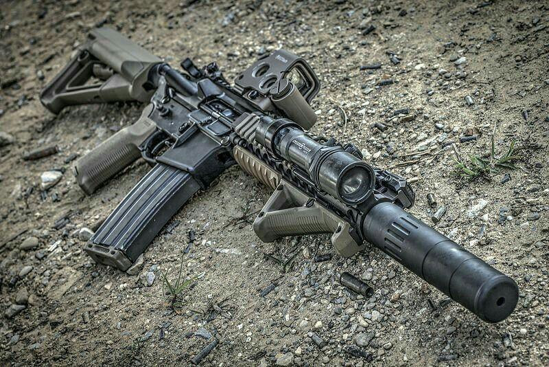 Tiếng nổ của súng M4 vào khoảng 140-165 dB, còn súng trường M27 và súng bắn tỉa M38 khoảng 165 dB.