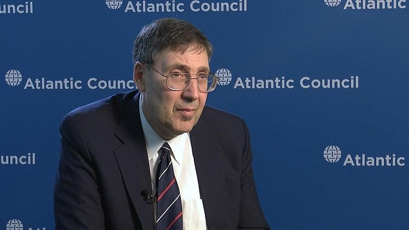 Còn ông John Herbst, cựu đại sứ Mỹ ở Uzbekistan, cho rằng giới chức nước này đang đối mặt với áp lực không nhỏ từ Taliban. "Họ muốn có quan hệ tốt với Taliban, nhưng họ cũng không muốn chọc tức Mỹ", ông nêu quan điểm.