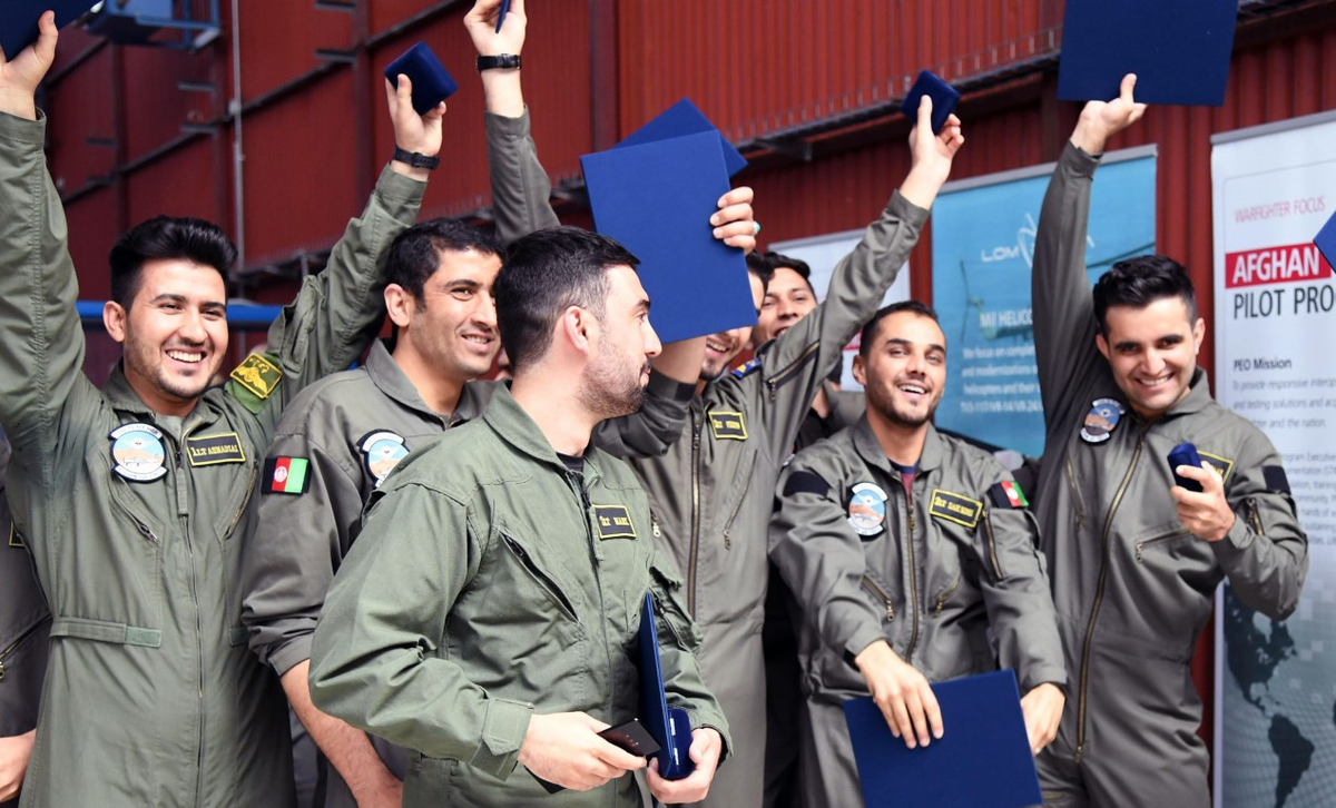 Trong khi nhiều người đã thoát ly an toàn qua các nước phương Tây, thì vẫn còn nhiều người bị kẹt lại trong nước cũng như ở các trại tị nạn sát biên giới Afghanistan và phải đối mặt với một tương lai đầy bất định.