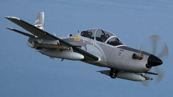Khi tìm cách hạ cánh xuống sân bay Termez của Uzbekistan, một cường kích A-29 Super Tucano đã va chạm với tiêm kích MiG-29 Uzbekistan, khiến cả hai phi công phải phóng ghế thoát hiểm.