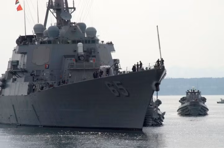 Đây đã là lần thứ 7 khu trục hạm Benfold của Hải quân Mỹ, xuất hiện ở vùng biển đầy nhạy cảm này. Sự xuất hiện của USS Benfold, có thể xem là một lời khẳng định, về thái độ cứng rắn, nhằm bảo vệ các cam kết của Mỹ với các đồng minh trong khu vực.