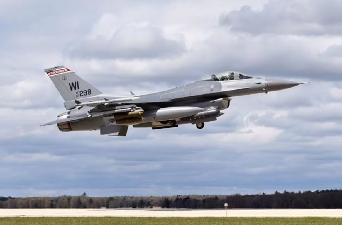 Sau khi đơn giản hóa quá trình, đại diện của Lockheed Martin cho biết, tiêm kích F-16 của Không quân Mỹ nếu trải qua đại tu sửa chữa lớn sẽ nâng được thời hạn hoạt động lên 12.000 giờ bay, đây là con số tỏ ra hợp lý hơn cả.