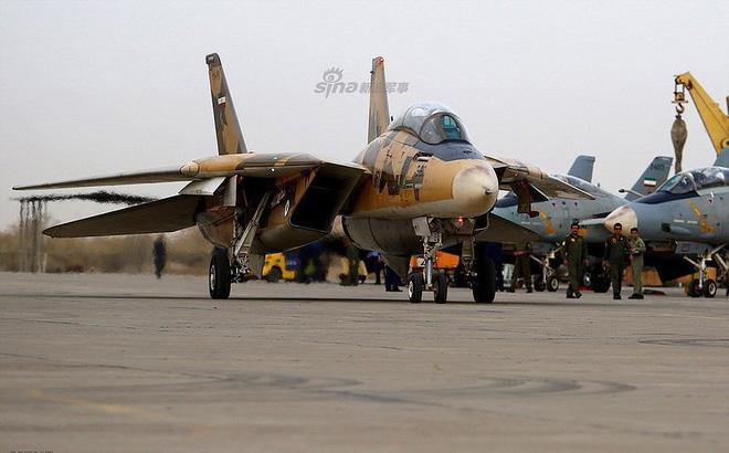 Đặc biệt với kiểu cánh cụp, cánh xòe giúp F-14 bay ổn định ở tốc độ thấp.