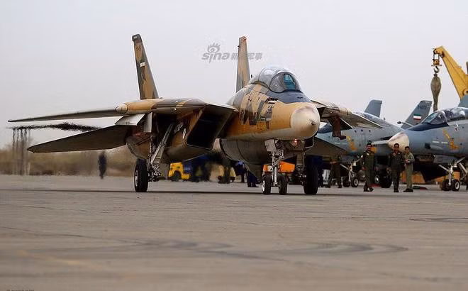 Đặc biệt với kiểu cánh cụp, cánh xòe giúp F-14 bay ổn định ở tốc độ thấp.