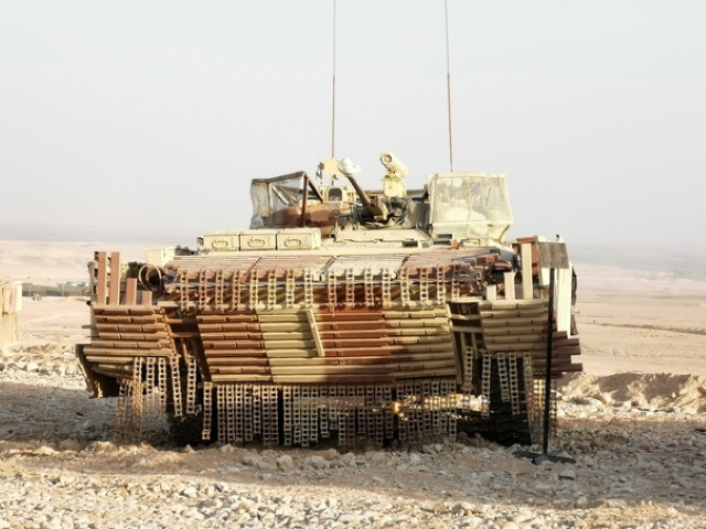 Kiểu giáp độ này có thiết kế rất đơn giản, chỉ bao gồm nhiều tấp thép hoặc xích, treo xung quanh xe tăng, bao bọc những khu vực hiểm yếu.