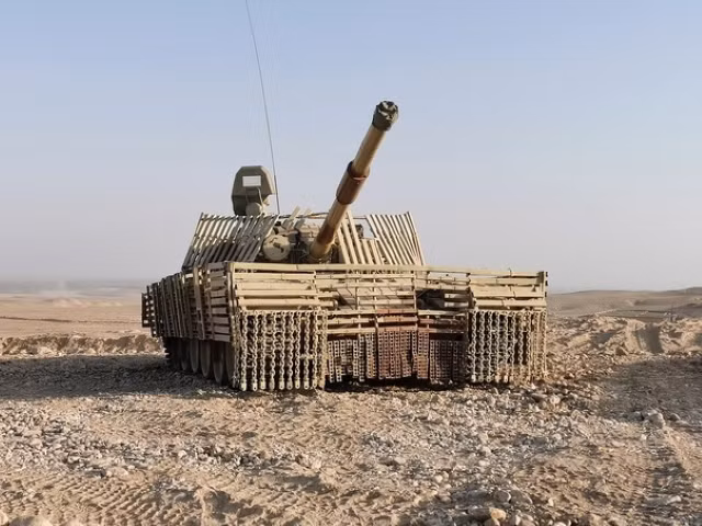 Thiết kế này cho phép phần giáp của xe tăng kích nổ đầu đạn nổ lõm trước khi chạm vào thân xe, đảm bảo an toàn cho kíp lái ở phía bên trong.