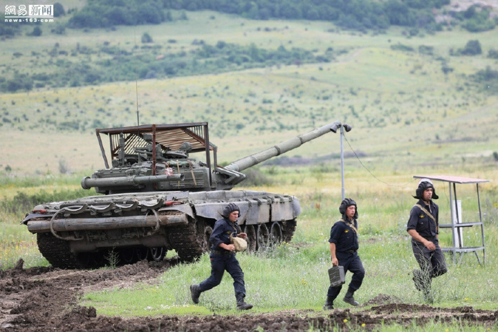 Thiết kế này được cho là để chống lại một loại vũ khí chống tăng có quỹ đạo bay cực kỳ độc đáo - tên lửa Javelin của Mỹ.