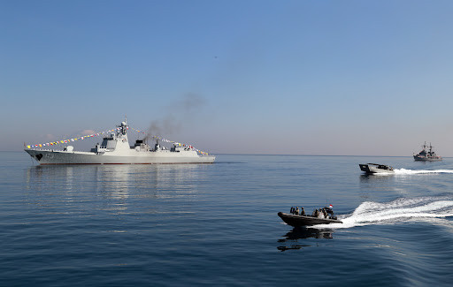 Hiện tại, các căn cứ hải quân lớn của Mỹ chủ yếu tập trung tại Nhật và Hàn Quốc, điều này khiến cho việc triển khai quân tới khắp khu vực Đông Nam Á của Mỹ, sẽ gặp nhiều khó khăn, nhất là về mặt thời gian.