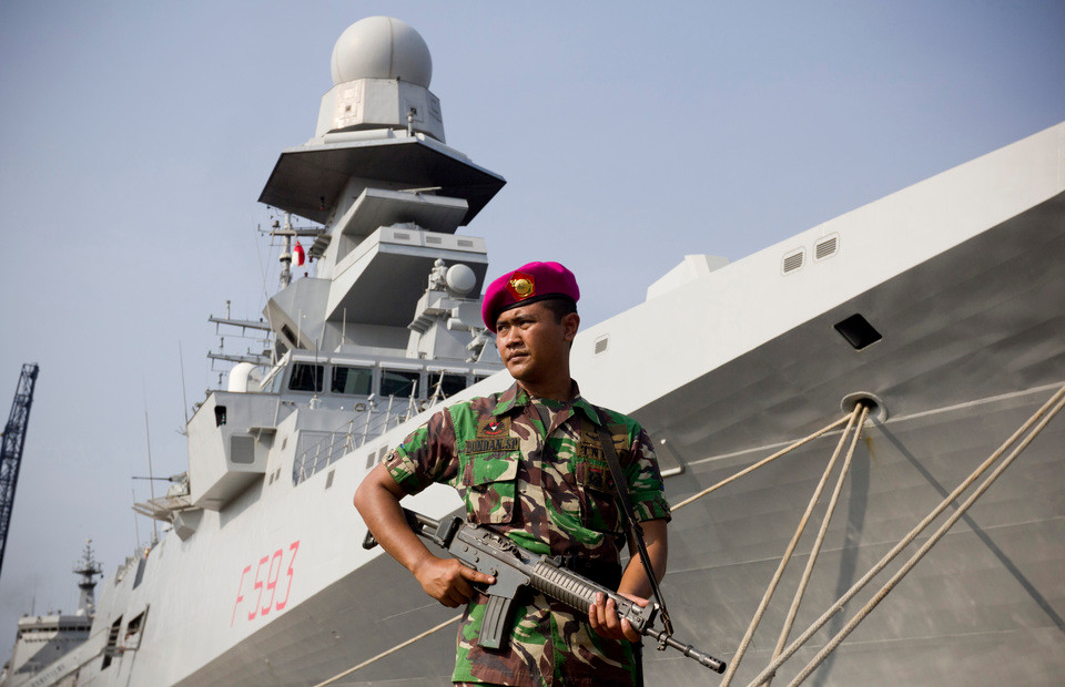 Một ví dụ nhãn tiền đó là Ukraine. Quốc gia này đã từng là một đồng minh thân cận của Nga và rất phát triển. Tuy nhiên việc ngả theo phương Tây và Mỹ trong khoảng một thập kỷ trở lại đây, đã biến Ukraine từ một quốc gia giàu có, lâm vào tình trạng nội chiến liên miên.