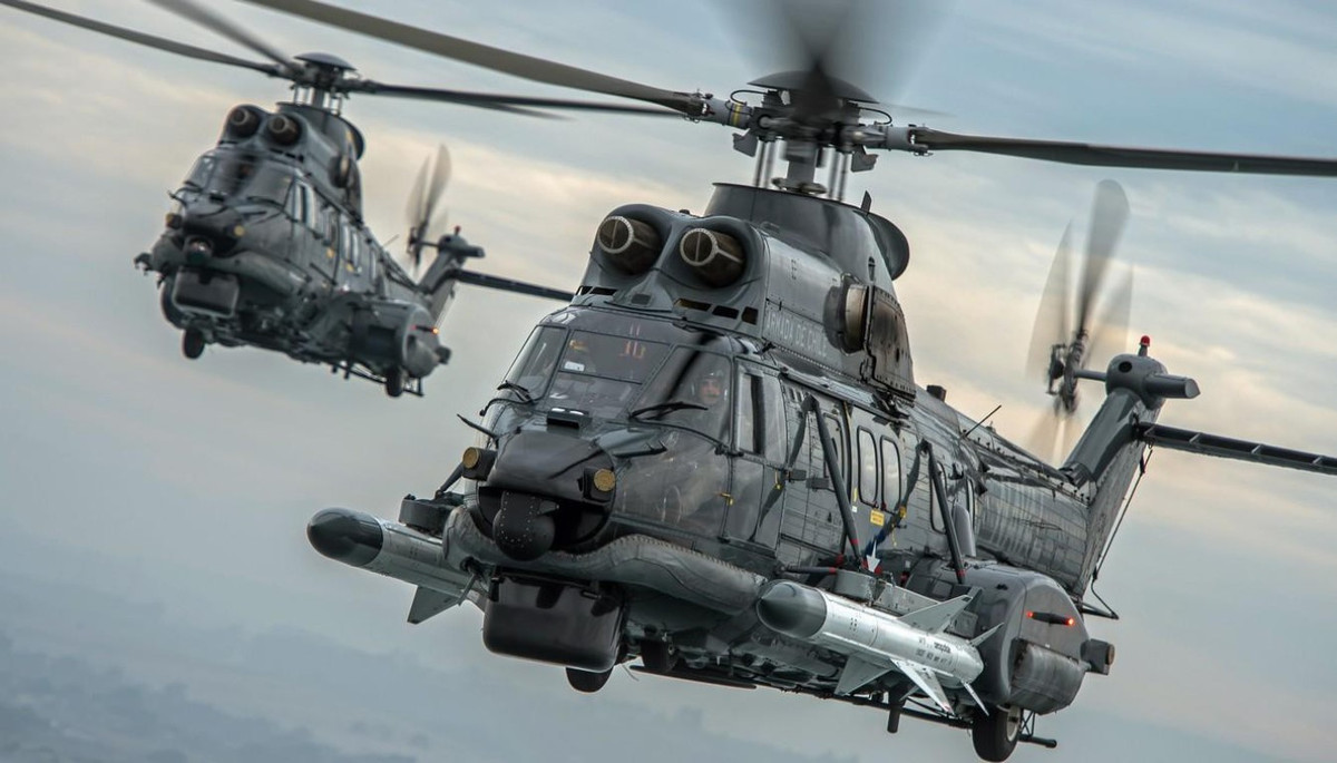 Dựa trên Eurocopter AS 532 Cougar, H225M được cải tiến với cánh quạt chính năm cánh để giảm độ rung.