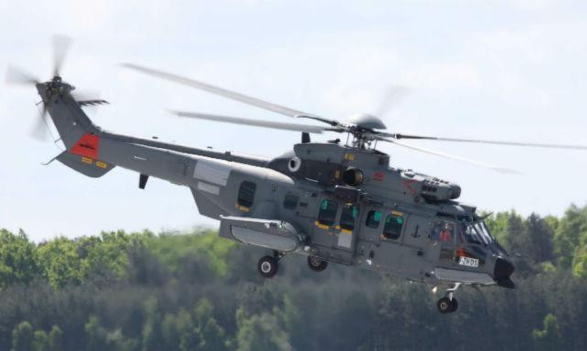 Eurocopter đã phát triển bốn cấu hình cabin nguyên bản cho H225M. Phiên bản vận chuyển quân có bố trí chỗ ngồi cho tối đa 29 binh lính (hoặc 5.670 kg), ngoài kíp bay 2 thành viên. Phiên bản vận chuyển dành riêng cho VIP được thiết kế để chứa từ 8 đến 12 hành khách. Phiên bản sơ tán có thể chở tới 12 băng-ca cùng với tổng cộng bốn nhân viên y tế ngồi.