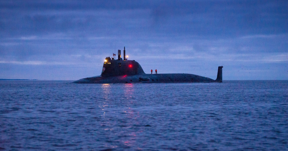 Mặc dù vậy, giống như mọi loại tàu ngầm khác được thiết kế bởi Nga, K-561 Kazan cũng có kích thước không quá lớn, khiến không gian sinh hoạt của thủy thủ đoàn gặp rất nhiều giới hạn.