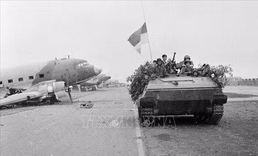 Từ ngày 28/4/1975, quân giải phóng đồng loạt nổ súng, khai hỏa pháo và pháo phản lực dội thẳng xuống sân bay Tân Sơn Nhất. Theo nhiều nhân chứng, cả McMahon và Judge đã thiệt mạng ngay từ những đợt pháo của quân giải phóng vào sáng ngày 29/4.