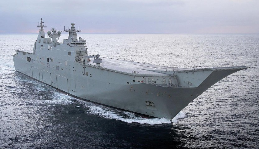 HMAS Canberra được chế tạo bởi liên doanh giữa Australia và Tây Ban Nha thông qua nhà thầu BAE Systems Australia.