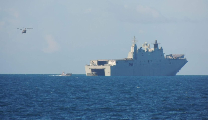 Các chuyên gia quân sự dự đoán HMAS Canberra có thể được cấu hình thành tàu sân bay hạng nhẹ trong tương lai, bằng việc đặt mua tiêm kích tàng hình F-35B, tương tự như cách Nhật Bản đã làm với tàu đổ bộ JS Izumo.