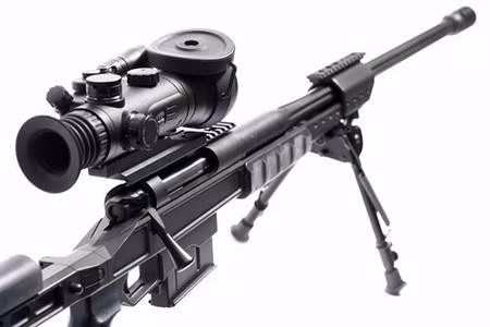 Các chi tiết của súng được làm bằng thép không gỉ, nòng súng được gắn một cách tự do và được khắc rãnh bên ngoài để tăng khả năng tản nhiệt, đầu nòng súng có tích hợp bộ phận chống giật nhưng có thể tháo ra để gắn bộ phận chống giật khác hiệu quả hơn nếu có.