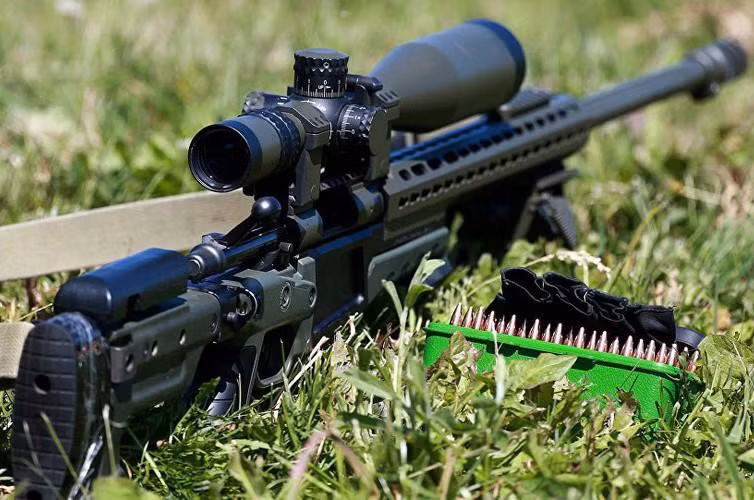 T-5000 sử dụng thiết kế thoi nạp đạn trượt lên bằng tay cũng như thoi nạp đạn xoay với 2 móc khóa viên đạn cố định