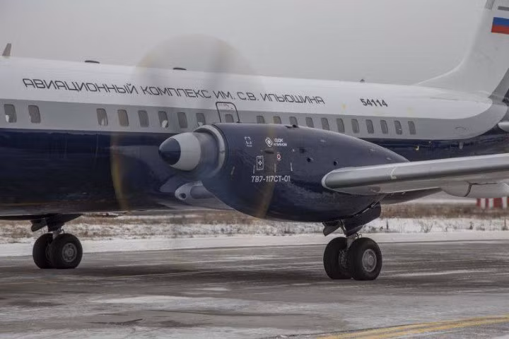 Theo thiết kế, các máy bay vận tải loại này sẽ có khả năng mang theo tối đa 5 tấn hàng hóa hoặc 44 người, máy bay có dự trữ 7200 lít nhiên liệu, hành trình bay tối đa 2400 km với 3,5 tấn hàng hóa.