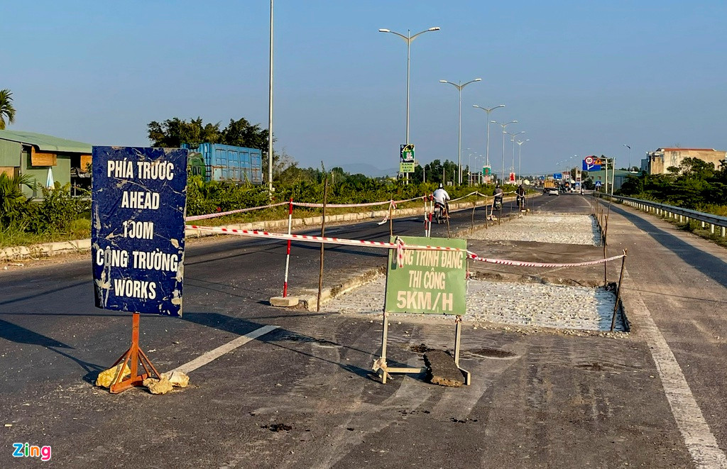 Thượng tá Ngô Đức Hoài, Phó trưởng Phòng CSGT Công an tỉnh Bình Định, cho biết thêm những vị tri hư hỏng là do nền đường quốc lộ 19 bị sụt lún. Khu vực này trước kia là ruộng lúa, nhiều khả năng nhà thầu thi công tuyến quốc lộ này đã lu lèn nền móng chưa đạt nên xảy ra hỏng nặng.