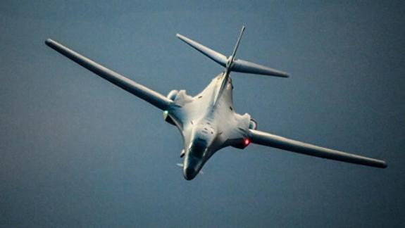 Thứ nhất, nhóm oanh tạc cơ B-1B Lancer này sẽ thực hiện các chuyến bay trong khu vực chịu trách nhiệm của hạm đội phương Bắc và Baltic, trinh sát điều kiện đến các căn cứ hải quân chính và cơ sở hạ tầng, đồng thời thực hành tương tác với không quân Thụy Điển và Phần Lan.