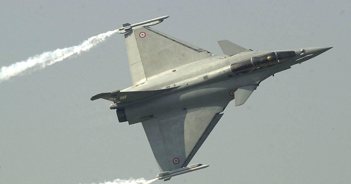 Văn bản nói trên đã "bày tỏ lo ngại về thực tế là Ấn Độ quyết tâm theo đuổi hợp đồng mua sắm hệ thống tên lửa phòng không tầm xa S-400 Triumf do Nga sản xuất".