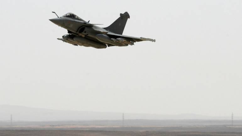 Cần lưu ý rằng theo quy định của Đạo luật CAATSA, Mỹ có thể áp đặt các biện pháp trừng phạt đối với Ấn Độ ngay sau khi Nga bàn giao đầy đủ tên lửa phòng không S-400 đầu tiên cho quốc gia Nam Á này.