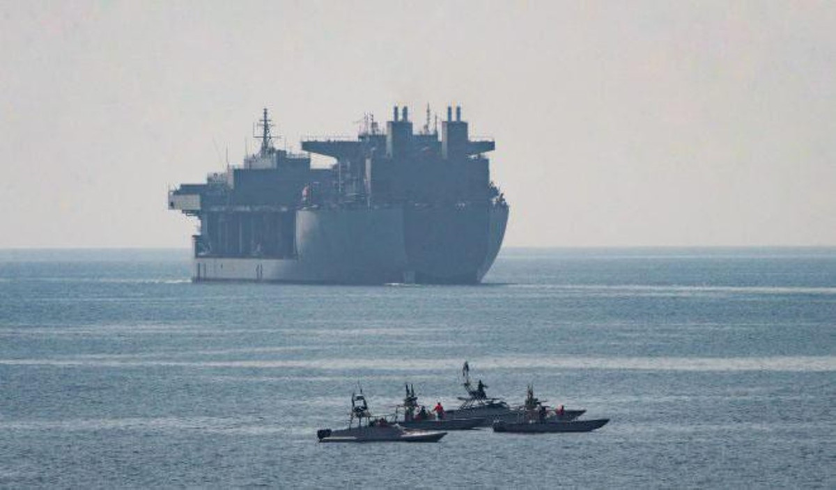 Con tàu có thể thực hiện nhiều nhiệm vụ khác nhau, bao gồm đối phó thủy lôi, chống cướp biển, bảo đảm an ninh hàng hải, hỗ trợ nhân đạo, cứu trợ thảm họa...