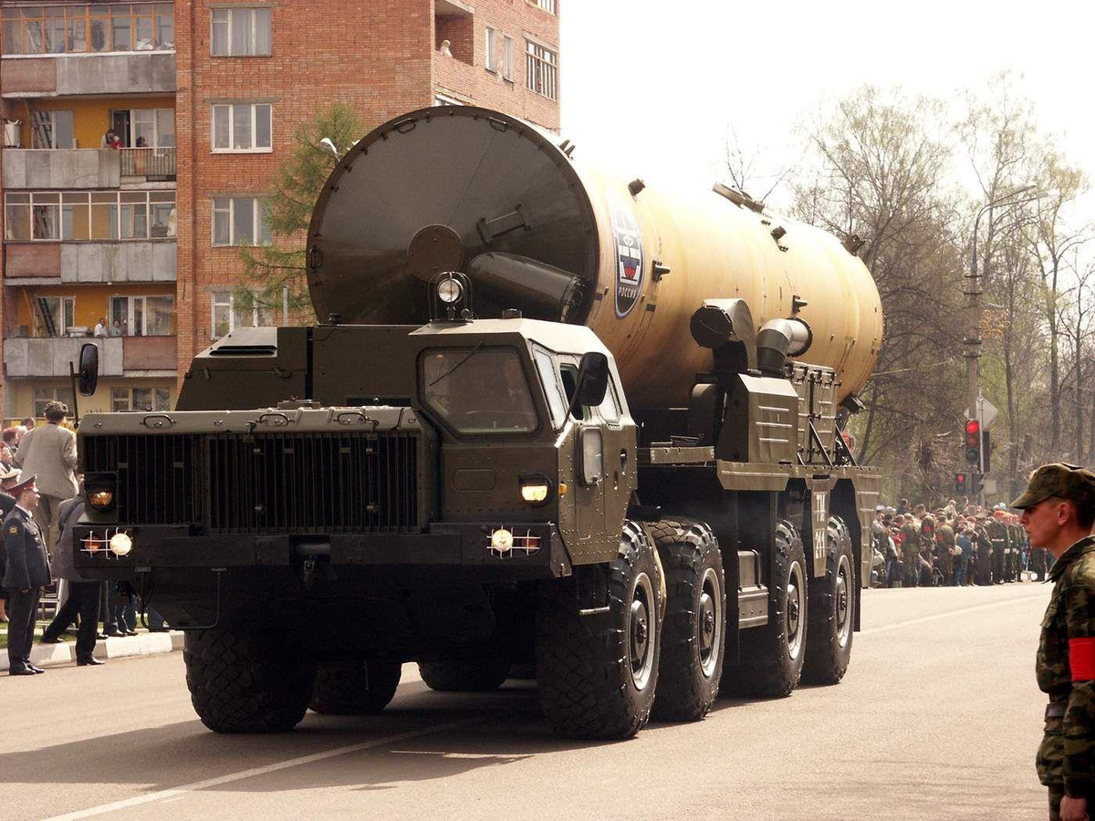 Từ Sofrin gần Moskva, một hệ thống hoàn toàn tự động, bao gồm radar Don-2N, tên lửa đánh chặn 53T6 (theo phân loại của phương Tây là Gazelle), sẽ bảo vệ bầu trời Moskva và 12 khu vực lân cận của nước Nga khỏi một cuộc tấn công tên lửa.