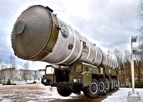 Nó có thể chịu được quá tải cực lớn và đủ khả năng đánh chặn đầu đạn của tên lửa đạn đạo xuyên lục địa ở cự ly hơn 100 km, độ cao từ 5 đến 50 km.