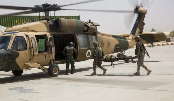 Dòng trực thăng UH-60 có thể chở 11 lính với đầy đủ vũ khí trang bị, tải trọng tối đa mà khoang hàng hóa bên trong mang được vào khoảng 1.170 kg, thông số này rõ ràng không cao nhưng có mục đích lớn nhất đó là đảm bảo độ cơ động.