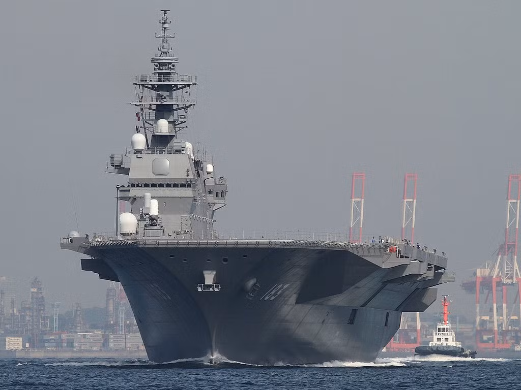 Izumo - một tàu chiến được Nhật tự xếp vào loại "tàu khu trục mang trực thăng", thực chất lại có cấu tạo không khác gì một tàu sân bay.
