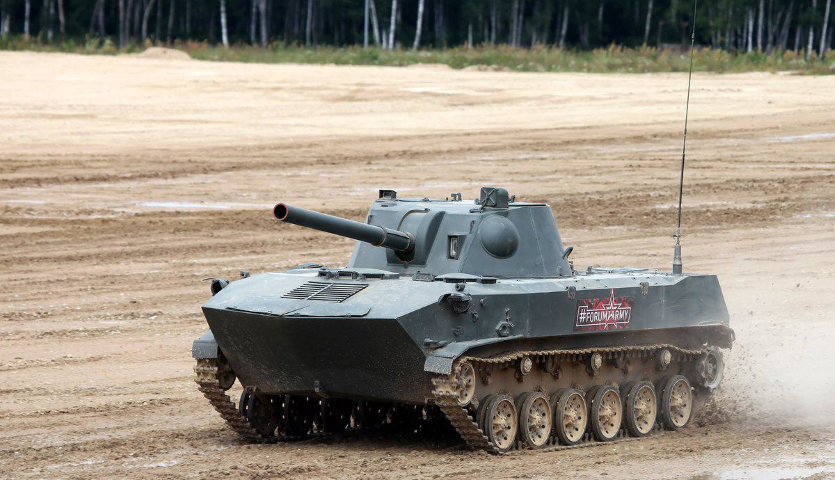 Tháp pháo của 2S9 Nona-S có hai cửa thoát hiểm dành cho người điều khiển súng máy và người thay đạn.