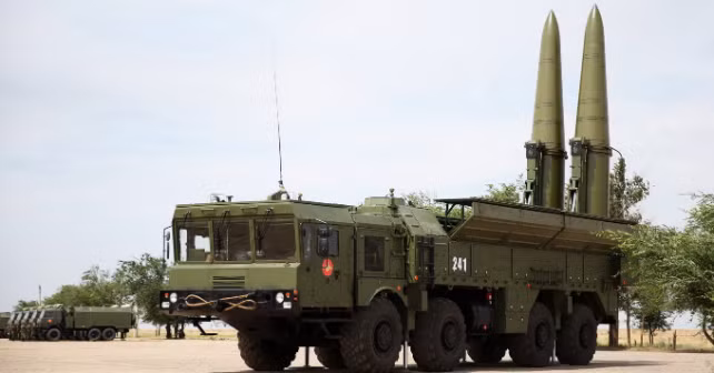 Việc không quân Israel ra vào không phận Syria "như đi chợ", kèm theo đó là việc Syria không thể triển khai phóng được bất cứ một quả tên lửa nào, đã khiến giới chức nước này không thể ngồi yên.