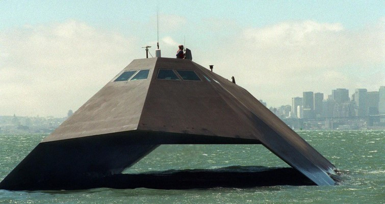 Hải quân Mỹ rao bán Sea Shadow năm 2006, nhưng dường như không mấy ai quan tâm do hợp đồng yêu cầu bên mua không được vận hành con tàu mà chỉ có thể phá dỡ nó làm sắt vụn.