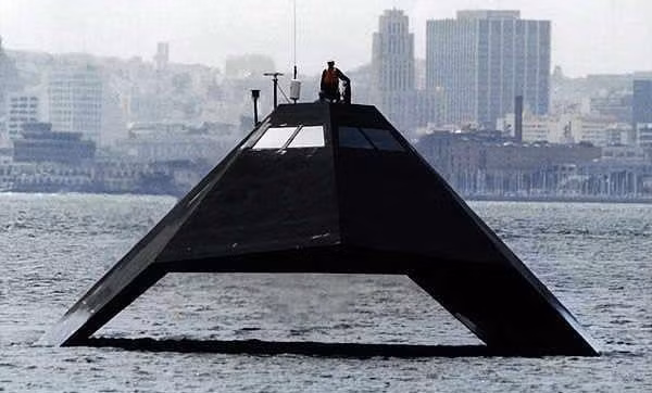 Chưa rõ lý do Sea Shadow không được đưa vào viện bảo tàng hay các tổ chức khác, song có thể liên quan đến công nghệ trên con tàu. Sea Shadow được bán để dỡ phế liệu năm 2012.