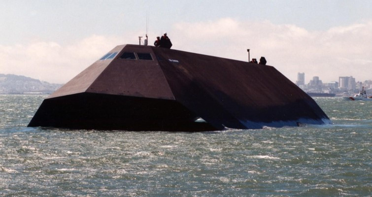 Kinh nghiệm chế tạo Sea Shadow được áp dụng cho các chiến hạm mới của hải quân Mỹ, đặc biệt là khu trục hạm tàng hình lớp Zumwalt.