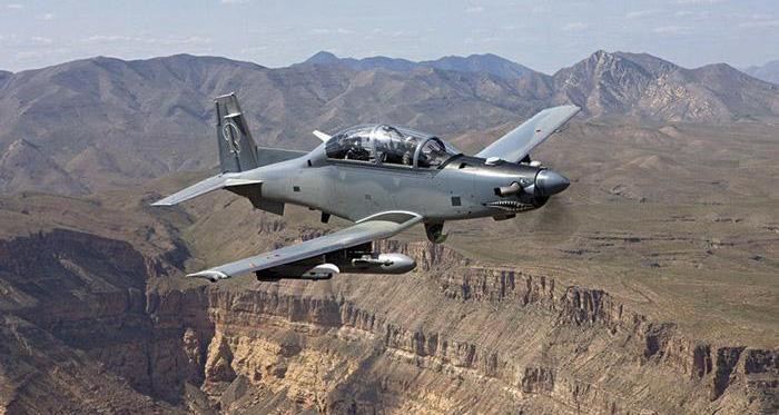 Chi phí khai thác của AT-6E chỉ bằng 1/60 chi phí theo giờ bay của chiếc tiêm kích tàng hình F-22 và 1/20 của chiếc tiêm kích F-16 hay cường kích A-10.