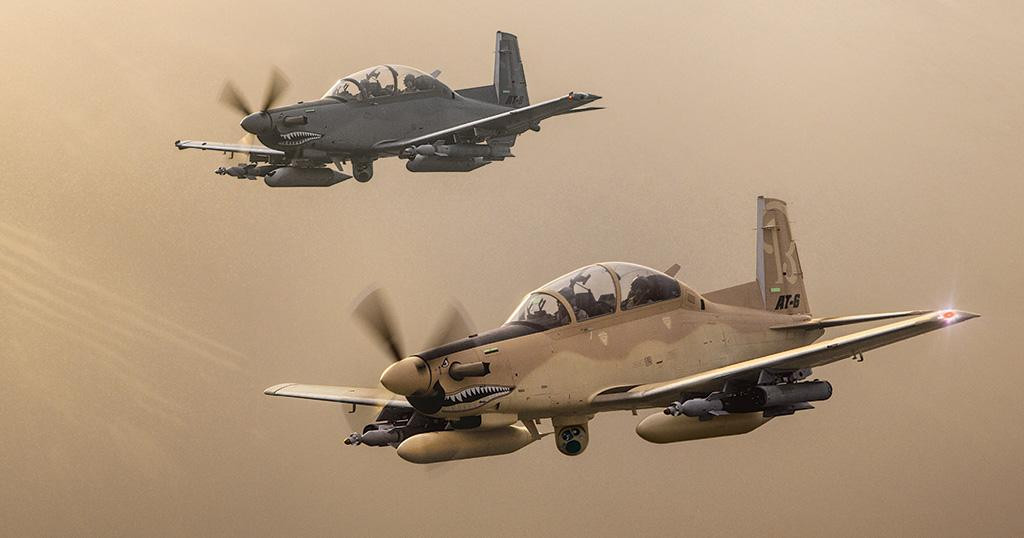 Dù nhỏ bé và mang dáng dấp của chiến đấu cơ thời Thế chiến thứ II, nhưng AT-6E lại được tích hợp các thiết bị điện tử khá hiện đại, bẫy nhiệt, mô-đun gây nhiễu, nhiều loại vũ khí, chiếc máy bay này là giải pháp và phương tiện lý tưởng để tấn công mục tiêu trong các nhiệm vụ chiến đấu cường độ thấp.