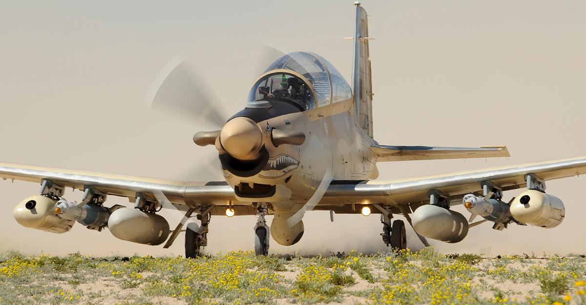 Với thiết kế đặc biệt, AT-6E Wolverine có thể cất cánh từ đường băng dã chiến để thực hiện các cuộc tấn công chính xác hạng nhẹ và giám sát, trinh sát tình báo có người lái, huấn luyện, hỗ trợ dân sự, chống nổi dậy, tuần tra hàng hải…, và các nhiệm vụ phòng thủ nội bộ.