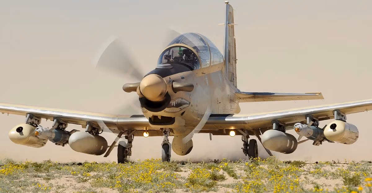 Với thiết kế đặc biệt, AT-6E Wolverine có thể cất cánh từ đường băng dã chiến để thực hiện các cuộc tấn công chính xác hạng nhẹ và giám sát, trinh sát tình báo có người lái, huấn luyện, hỗ trợ dân sự, chống nổi dậy, tuần tra hàng hải…, và các nhiệm vụ phòng thủ nội bộ.