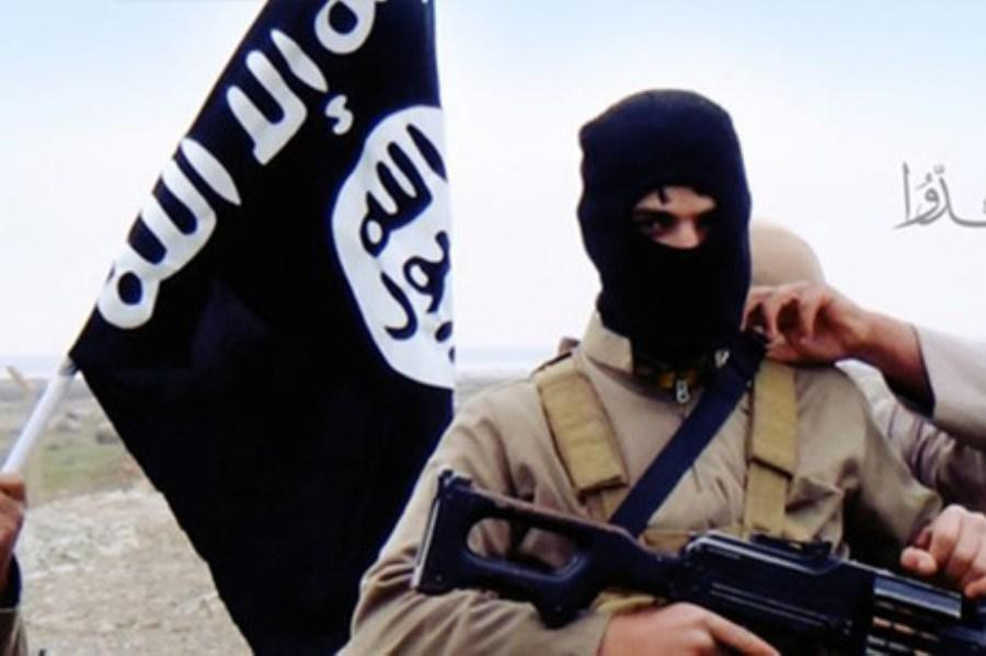 Trong một diễn biến có liên quan, trước đó, hôm 17-2, quân đội Ả Rập Syria (SAA) đã tấn công một kho vũ khí lớn của khủng bố IS. Được biết, kho vũ khí bí mật này được máy bay không người lái của Nga phát hiện. Nó nằm ở vùng nông thôn phía Đông tỉnh Homs.