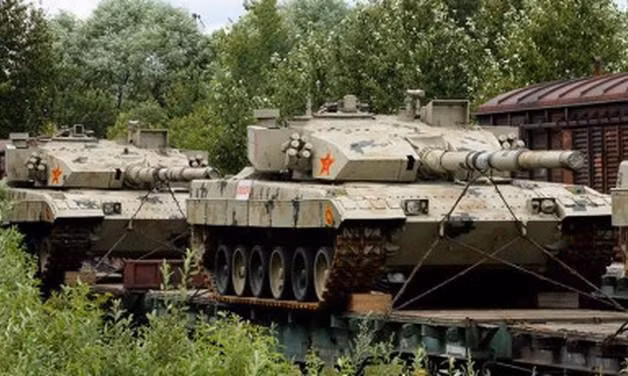 "Phiên bản xe tăng chủ lực Type-96B năm nay thu nhỏ khoang chứa hàng ở hai cạnh tháp pháo, giúp nó hẹp hơn và khó va chạm với chướng ngại vật trong phần thi, hạn chế tác động đến kết quả thi đấu", tạp chí Xe tăng và Thiết giáp có trụ sở tại Bắc Kinh cho biết trong bài viết hồi tuần trước.